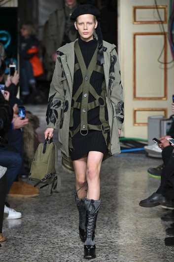 Fotoservizio/FW 2017-2018/MEN/MOSCHINO/DP2/6