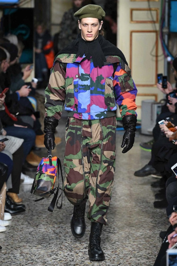 Fotoservizio/FW 2017-2018/MEN/MOSCHINO/DP2/11