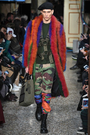 Fotoservizio/FW 2017-2018/MEN/MOSCHINO/DP2/2