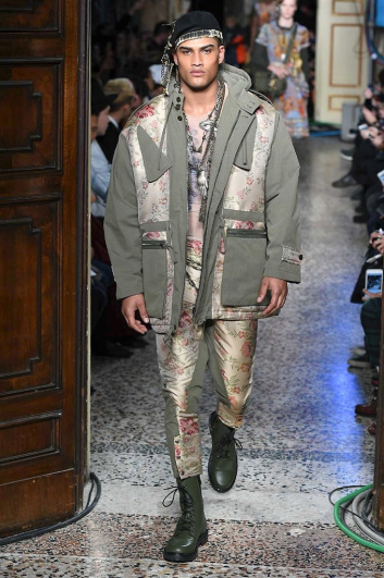 Fotoservizio/FW 2017-2018/MEN/MOSCHINO/DP2/11