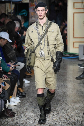 Fotoservizio/FW 2017-2018/MEN/MOSCHINO/DP2/14