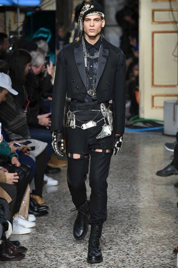 Fotoservizio/FW 2017-2018/MEN/MOSCHINO/DP2/3