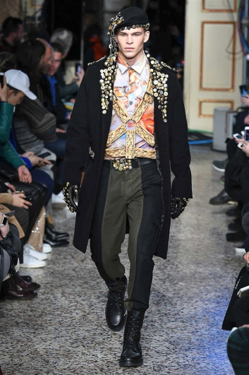 Fotoservizio/FW 2017-2018/MEN/MOSCHINO/DP2/10