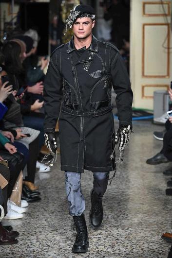 Fotoservizio/FW 2017-2018/MEN/MOSCHINO/DP2/0