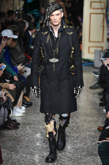 Fotoservizio/FW 2017-2018/MEN/MOSCHINO/DP2/2