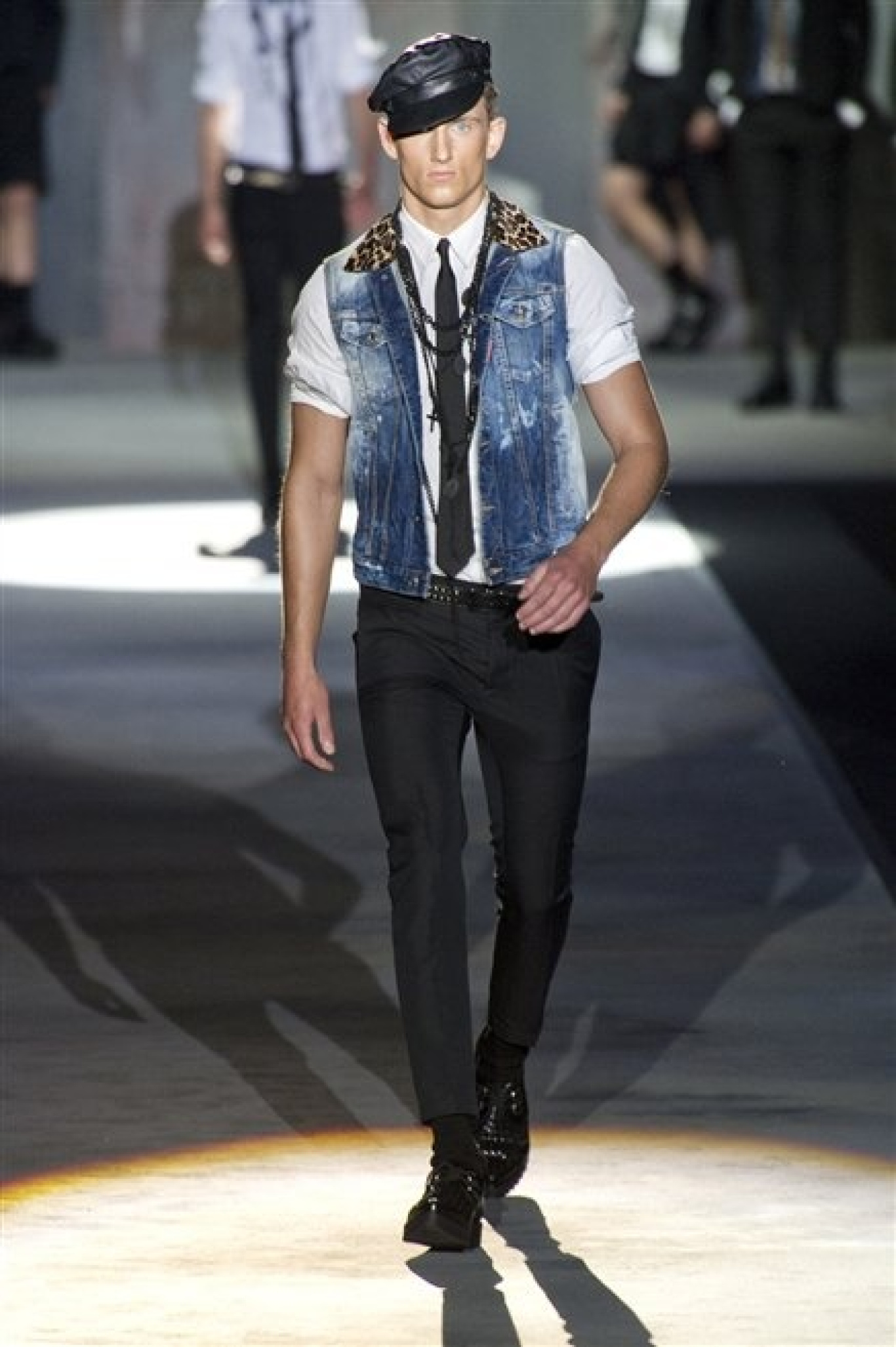 DSQUARED2 – GUERRIERI DELLA NOTTE