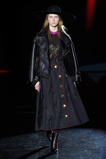 Fotoservizio/FW 2017-2018/WOMEN/FAUSTO PUGLISI/DP2/4