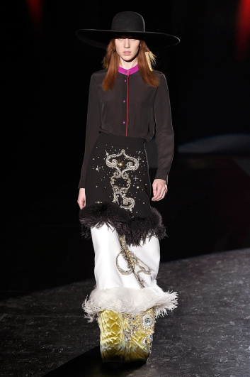 Fotoservizio/FW 2017-2018/WOMEN/FAUSTO PUGLISI/DP2/1