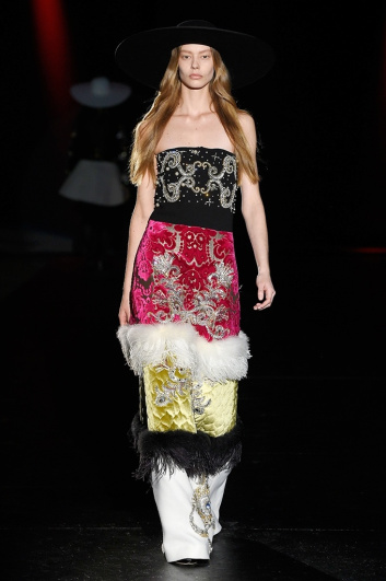 Fotoservizio/FW 2017-2018/WOMEN/FAUSTO PUGLISI/DP2/4