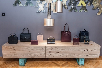 Fotoservizio/FW 2017-2018/WOMEN/BERTONI 1949/DP2/23