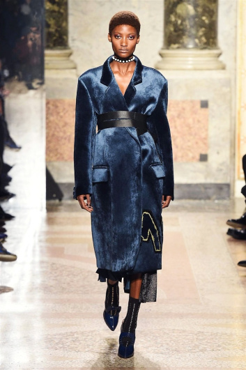 Fotoservizio/FW 2017-2018/WOMEN/ANGELO MARANI/DP2/0