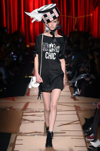 Fotoservizio/FW 2017-2018/WOMEN/MOSCHINO/DP2/2