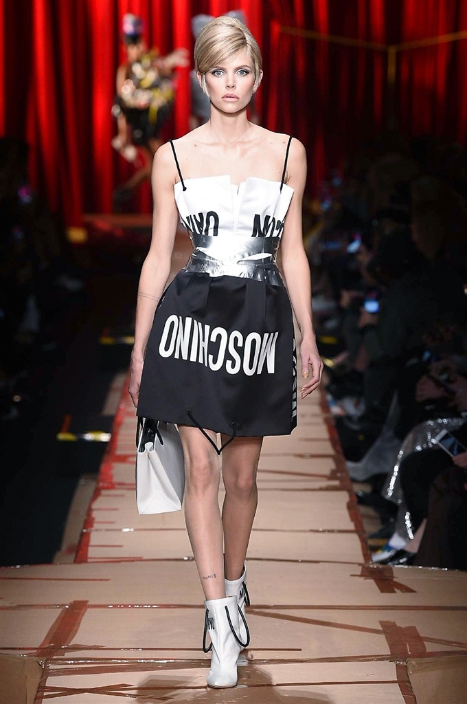 Fotoservizio/FW 2017-2018/WOMEN/MOSCHINO/DP2/3