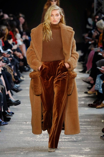 Fotoservizio/FW 2017-2018/WOMEN/MAX MARA/DP2/1