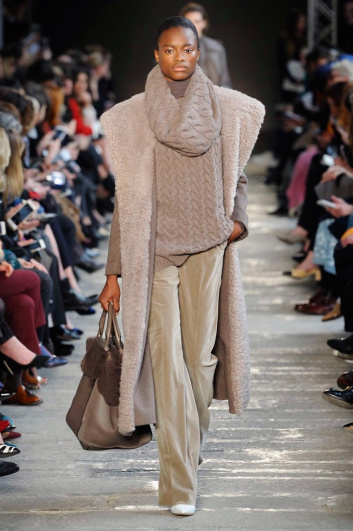 Fotoservizio/FW 2017-2018/WOMEN/MAX MARA/DP2/3