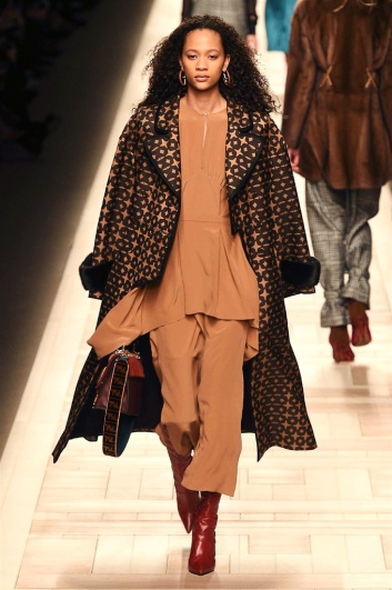 Fotoservizio/FW 2017-2018/WOMEN/FENDI/DP2/3