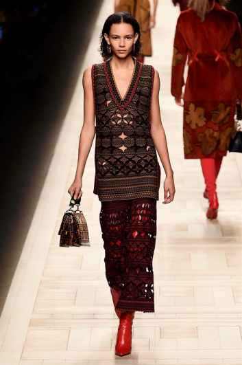 Fotoservizio/FW 2017-2018/WOMEN/FENDI/DP2/1