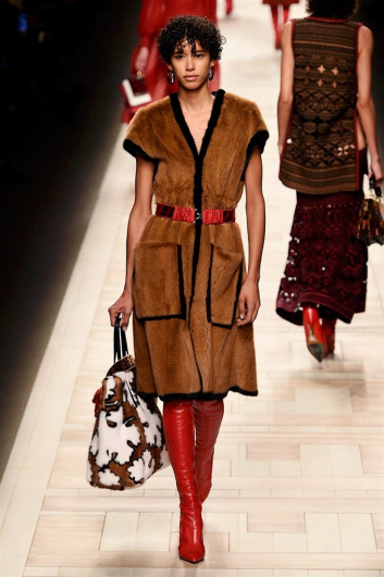 Fotoservizio/FW 2017-2018/WOMEN/FENDI/DP2/2