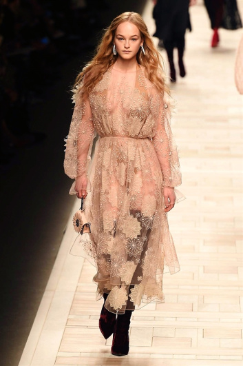 Fotoservizio/FW 2017-2018/WOMEN/FENDI/DP2/1