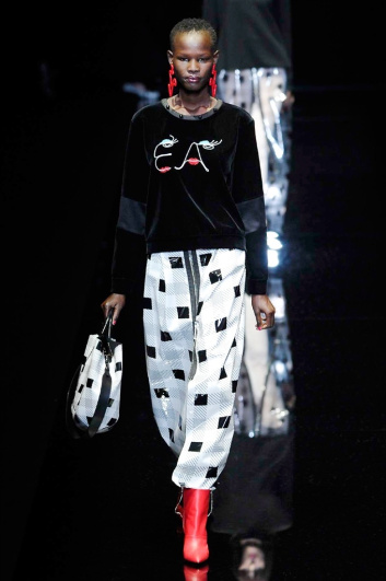 Fotoservizio/FW 2017-2018/WOMEN/EMPORIO ARMANI/DP2/6