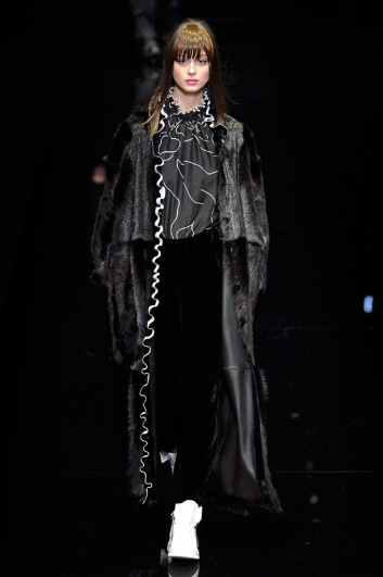 Fotoservizio/FW 2017-2018/WOMEN/EMPORIO ARMANI/DP2/11