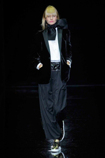 Fotoservizio/FW 2017-2018/WOMEN/EMPORIO ARMANI/DP2/11