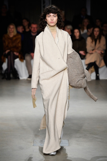 Fotoservizio/FW 2017-2018/WOMEN/LUCIO VANOTTI/DP2/1