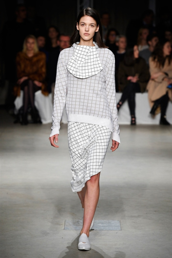 Fotoservizio/FW 2017-2018/WOMEN/LUCIO VANOTTI/DP2/0