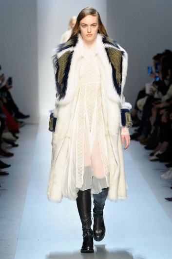 Fotoservizio/FW 2017-2018/WOMEN/ERMANNO SCERVINO/DP2/1