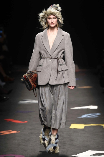 Fotoservizio/FW 2017-2018/WOMEN/MAURIZIO PECORARO/DP2/1
