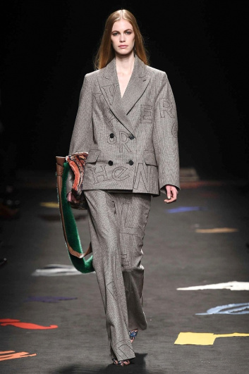 Fotoservizio/FW 2017-2018/WOMEN/MAURIZIO PECORARO/DP2/0