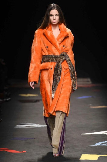 Fotoservizio/FW 2017-2018/WOMEN/MAURIZIO PECORARO/DP2/1