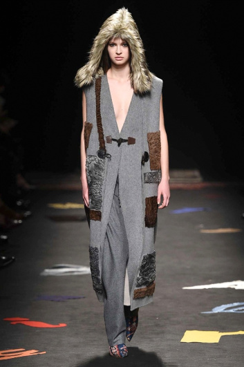 Fotoservizio/FW 2017-2018/WOMEN/MAURIZIO PECORARO/DP2/4