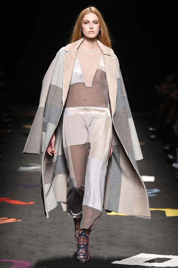 Fotoservizio/FW 2017-2018/WOMEN/MAURIZIO PECORARO/DP2/2