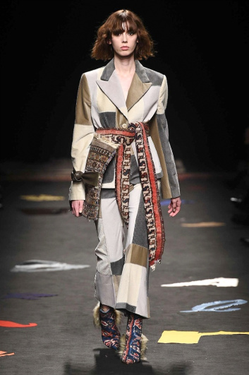 Fotoservizio/FW 2017-2018/WOMEN/MAURIZIO PECORARO/DP2/3