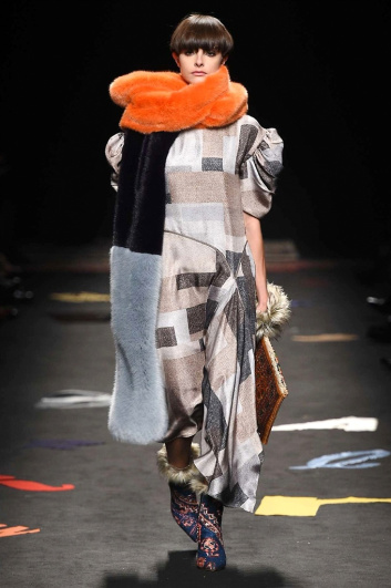 Fotoservizio/FW 2017-2018/WOMEN/MAURIZIO PECORARO/DP2/4