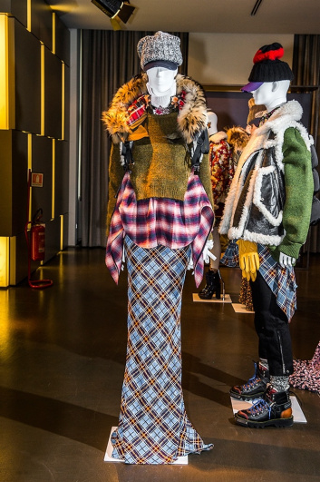 Fotoservizio/FW 2017-2018/WOMEN/DSQUARED2/DP2/21