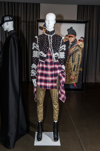 Fotoservizio/FW 2017-2018/WOMEN/DSQUARED2/DP2/70
