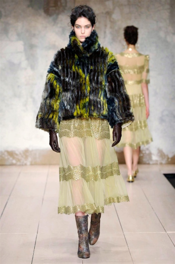 Fotoservizio/FW 2017-2018/WOMEN/LAURA BIAGIOTTI/DP2/4