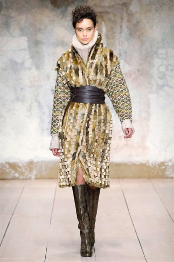 Fotoservizio/FW 2017-2018/WOMEN/LAURA BIAGIOTTI/DP2/2