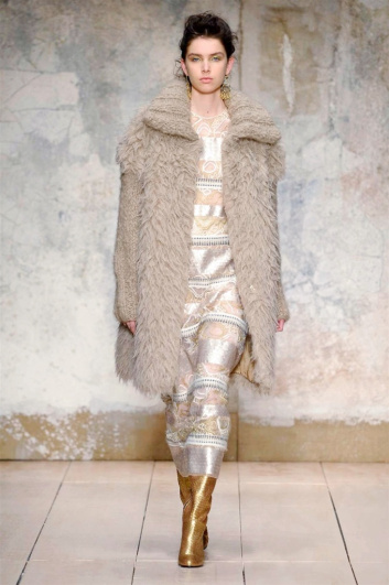 Fotoservizio/FW 2017-2018/WOMEN/LAURA BIAGIOTTI/DP2/2