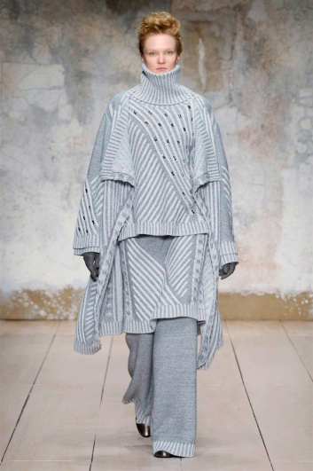 Fotoservizio/FW 2017-2018/WOMEN/LAURA BIAGIOTTI/DP2/1