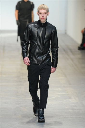 Fotoservizio/FW 2012-2013/MEN/COSTUME NATIONAL HOMME/D1/4