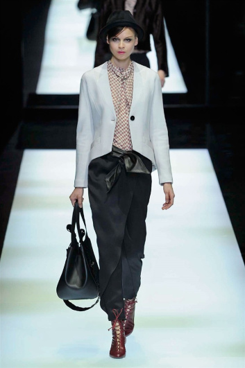 Fotoservizio/FW 2017-2018/WOMEN/GIORGIO ARMANI/DP2/0