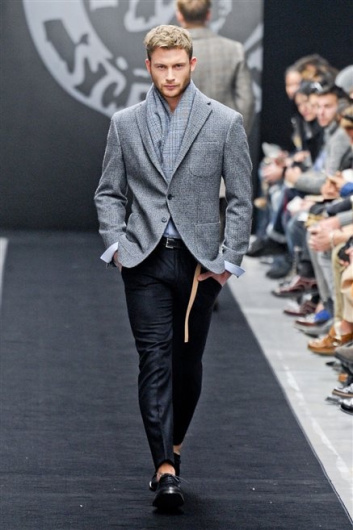 Fotoservizio/FW 2012-2013/MEN/ERMANNO SCERVINO/D1/16