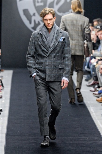 Fotoservizio/FW 2012-2013/MEN/ERMANNO SCERVINO/D1/17