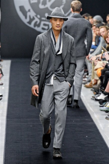 Fotoservizio/FW 2012-2013/MEN/ERMANNO SCERVINO/D1/23