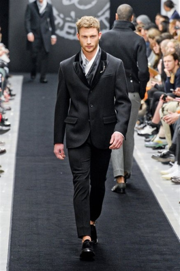 Fotoservizio/FW 2012-2013/MEN/ERMANNO SCERVINO/D1/37