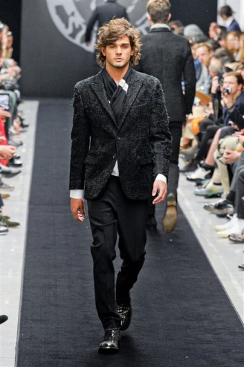 Fotoservizio/FW 2012-2013/MEN/ERMANNO SCERVINO/D1/42