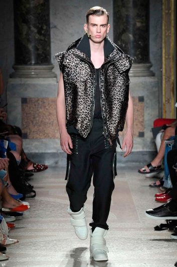 Fotoservizio/SS 2018/MEN/LES HOMMES/DP2/4